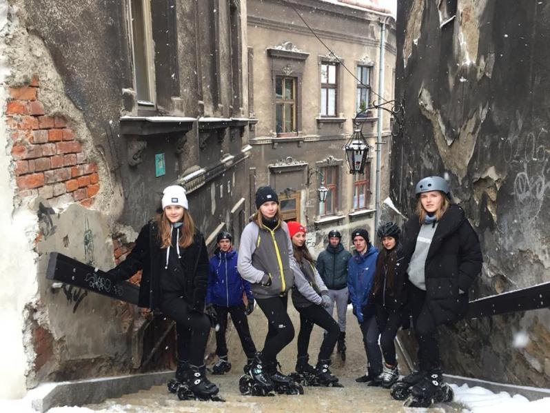 Video featuring Powerslide Poland team riders during winter adventure on off-road skates.